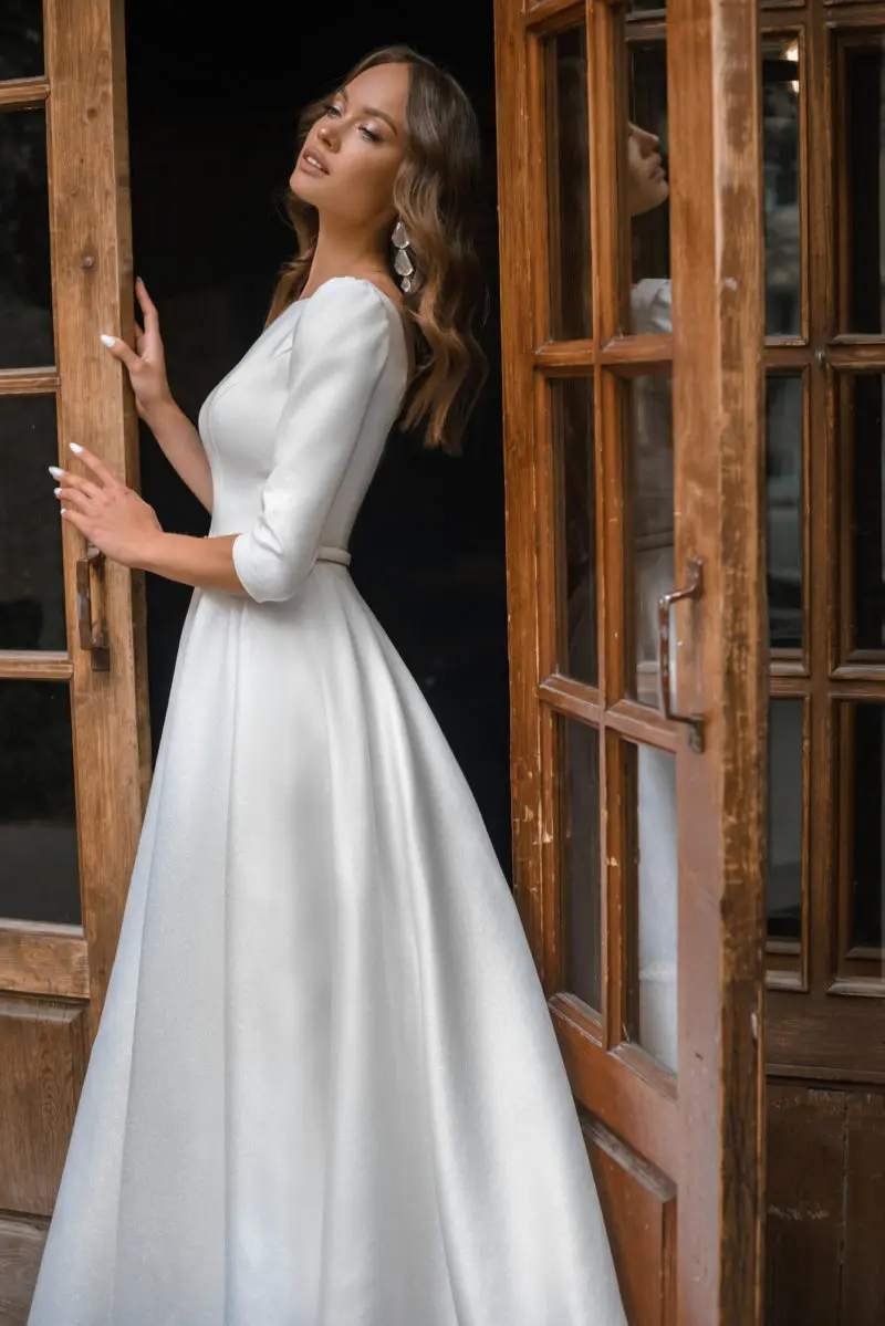 Elegantes Satin Brautkleid Langarm Satin Brautkleider mit Gürtel A-Linie anpassen, um Boden länge charmant 2024 zu messen