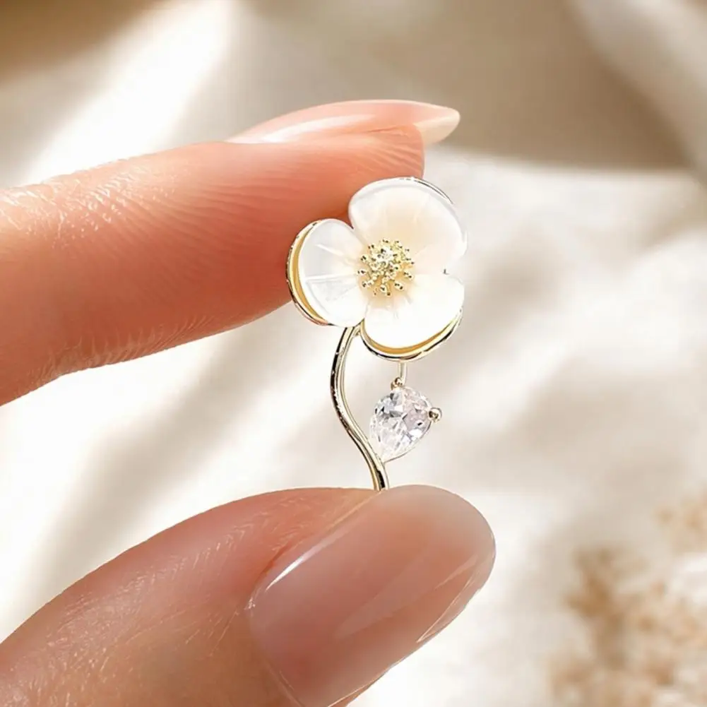 Lapel Pin Flower Brooch Flower Stem Brooch Pin Shell Petal Mini Accessory V-neck Collar Scarf Cardigan Decoration for Spring