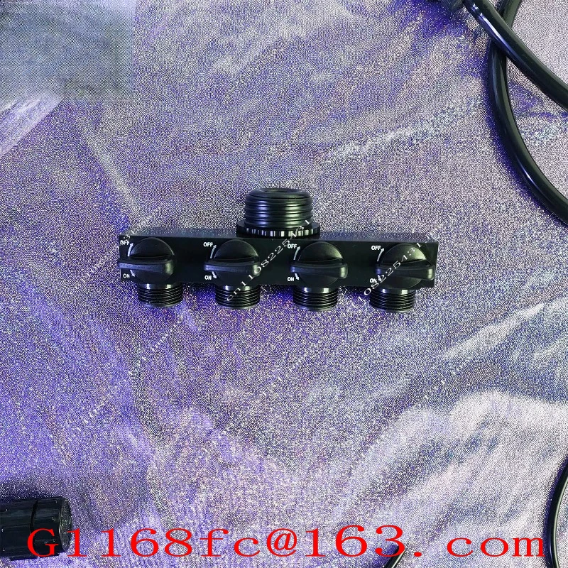 Gas Mask One-to-four Joint Combiner, Automatic Smell Device, Latex Clothing Props, Small-size Linkage
