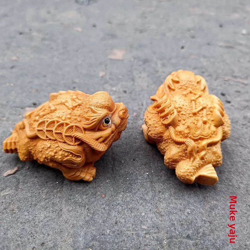 Chinese Traditional Lucky Wealth Attracting Solid Thuja Wood Carved Money Toad Holding Ball Handheld Figurine Tea Pet Car Interi