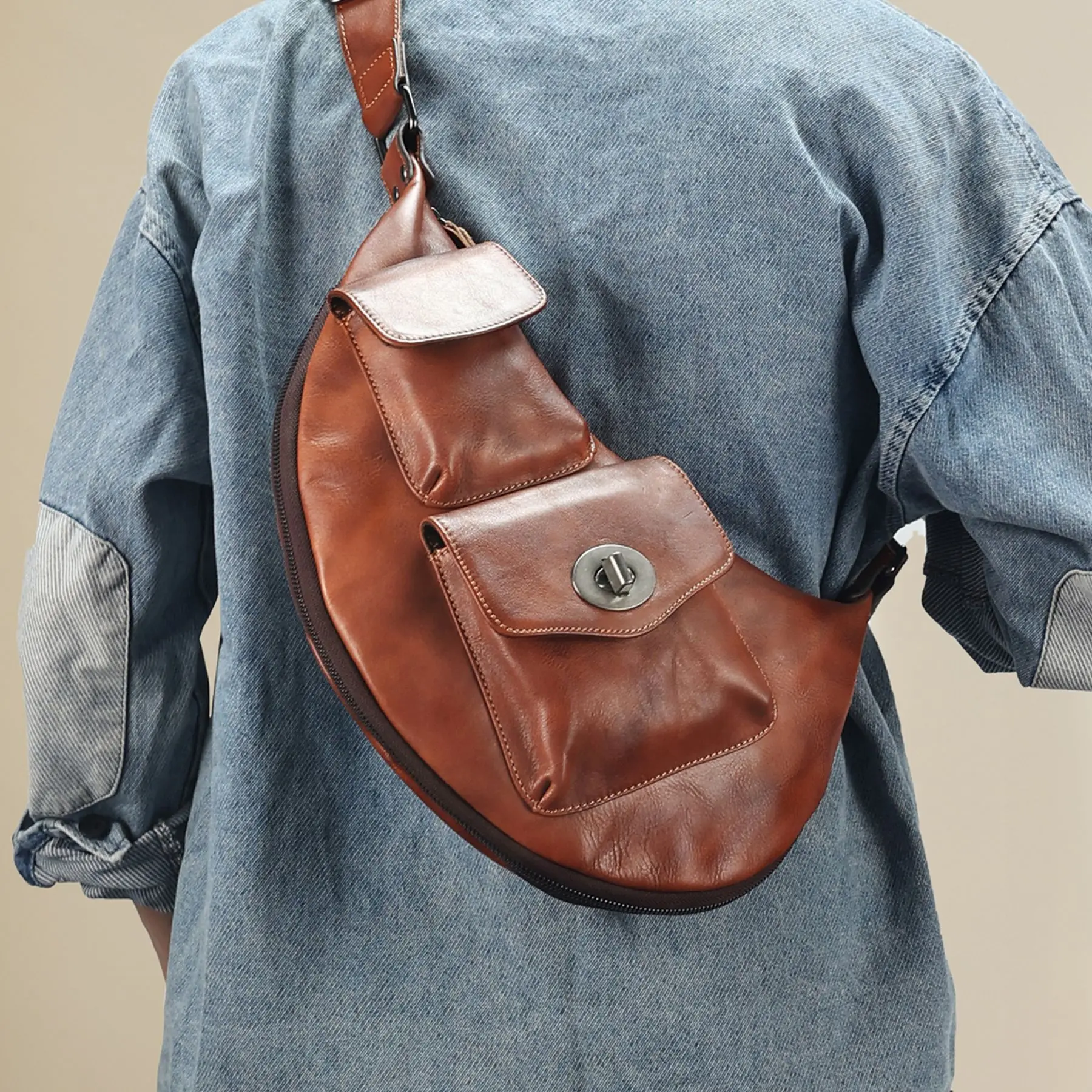 Men's dumpling crossbody bag, genuine leather chest bag, multi-functional large-capacity men's travel single-shoulder bag