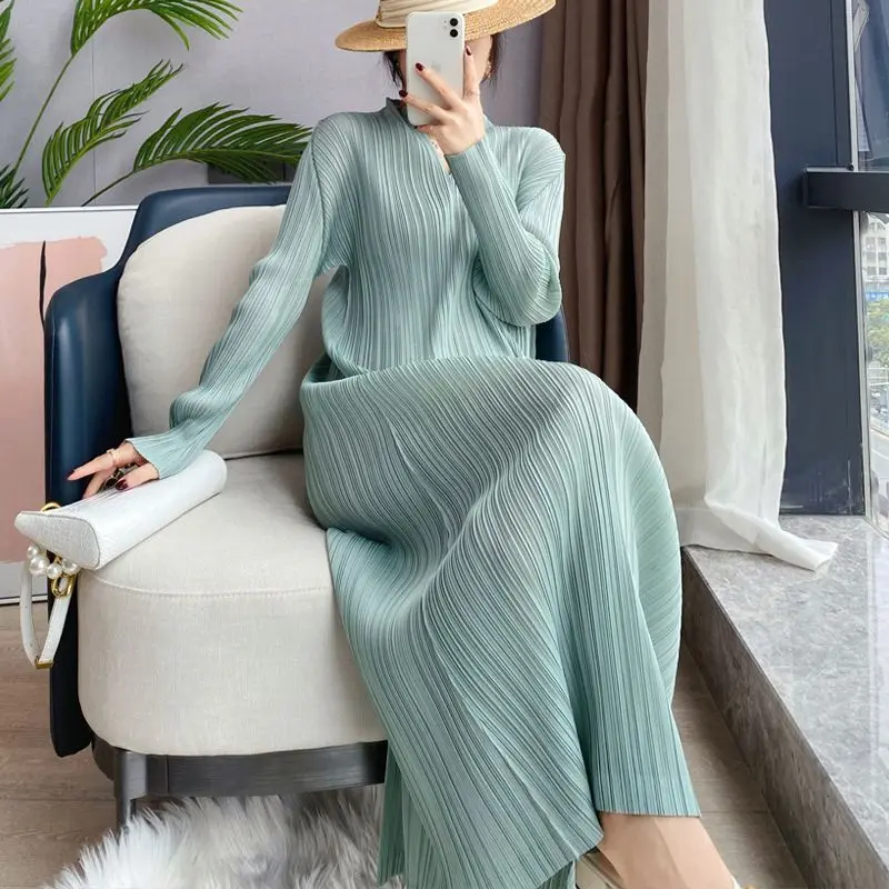 Pleated Dress Women\'s Long Sleeve Spring and Autumn 2023 New V-Neck Bottom Skirt Slim Fit Long Dress