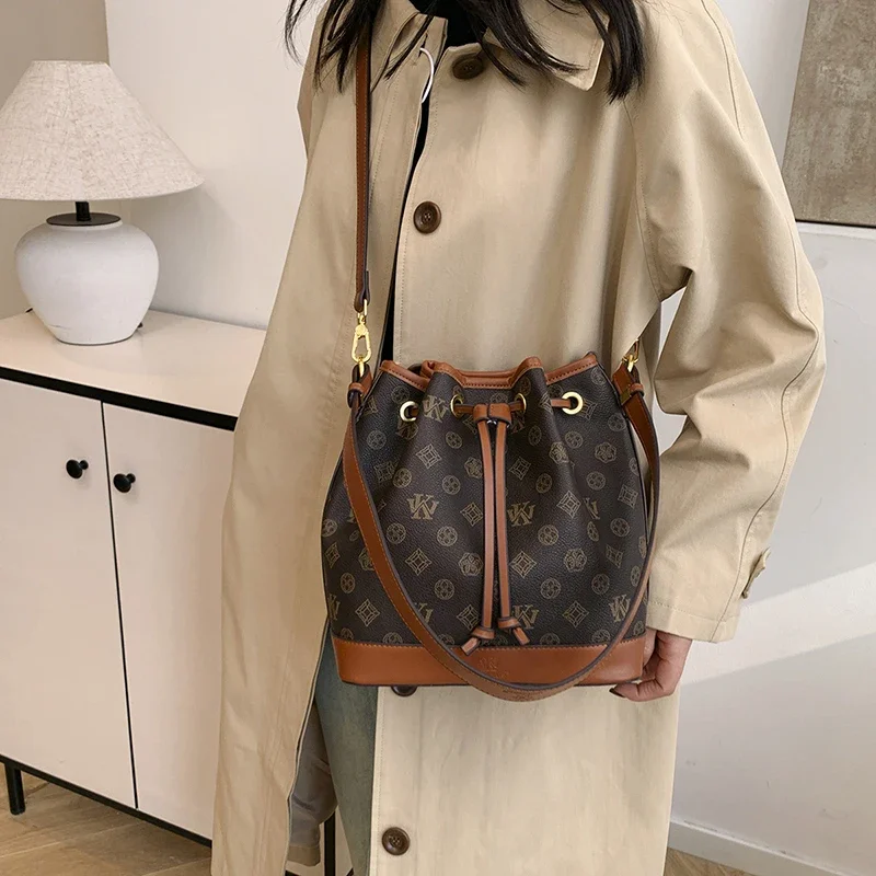 

New women's shoulder bag, fashionable chain strap crossbody bag, luxury design handbag, creating a daily exquisite style
