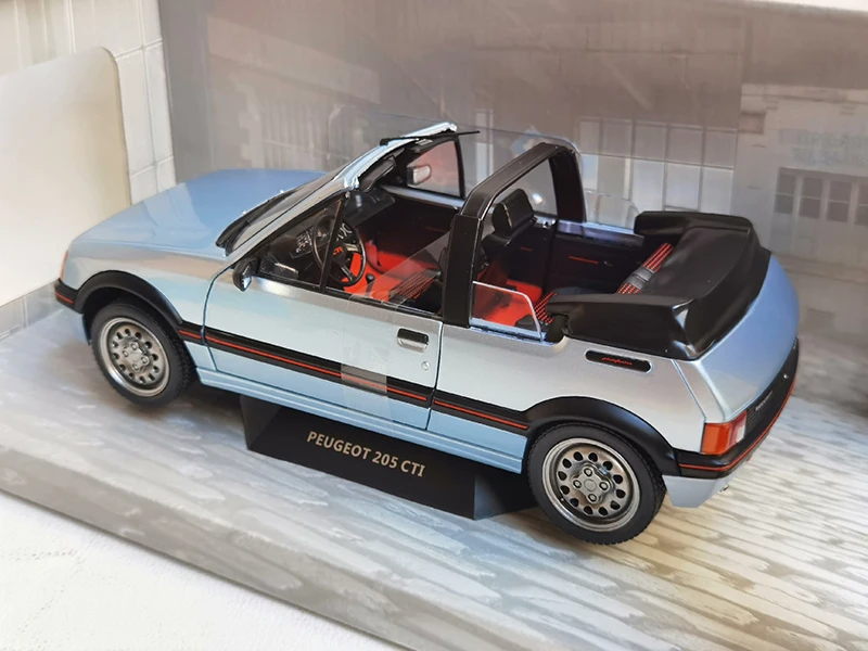 Diecast 1:18 Schaal P205 Gti Auto Simulatie Legering Auto Model Speelgoed Verzamelbaar