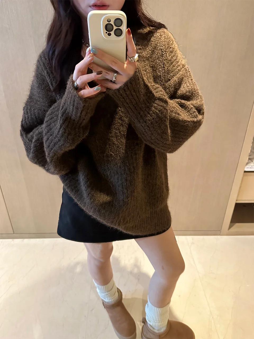 

Женский свитер TUOA осенне-зимний, свободный крой, V-образный вырез, мягкий и уютный, цвет кофе, длинный рукав, стандартная длина, однотонный