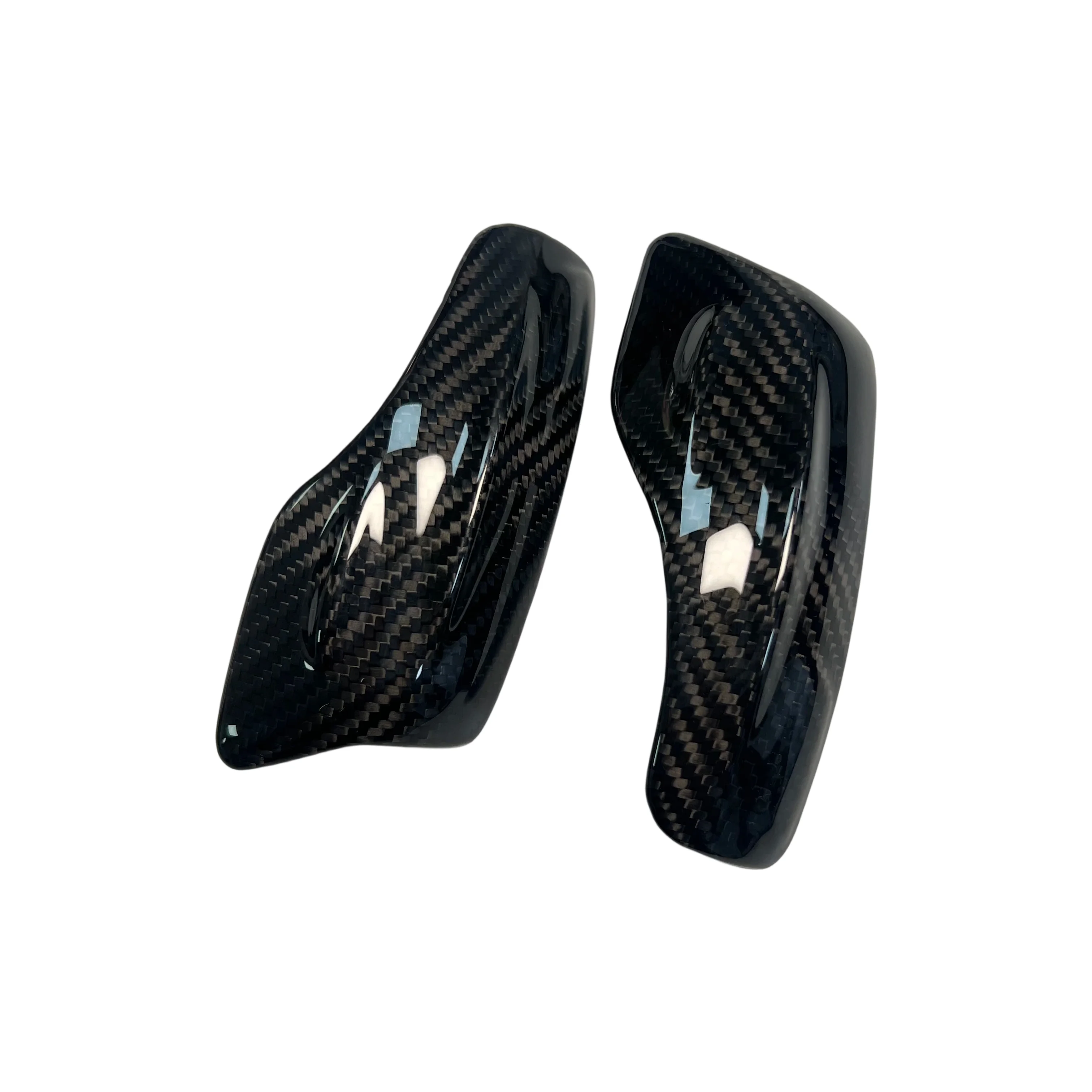 

Compatible with the 2021–2023 Yamaha MT-09 SP and MT-09 motorcycles, 100% carbon fiber fuel tank corner protector, includes
