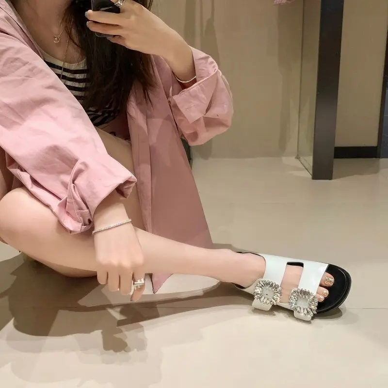 

2026 New Summer Women's Casual Versatile Thong Sandals with Square Buckle Rhinestone Platform Beach Outdoor Slide Footwear