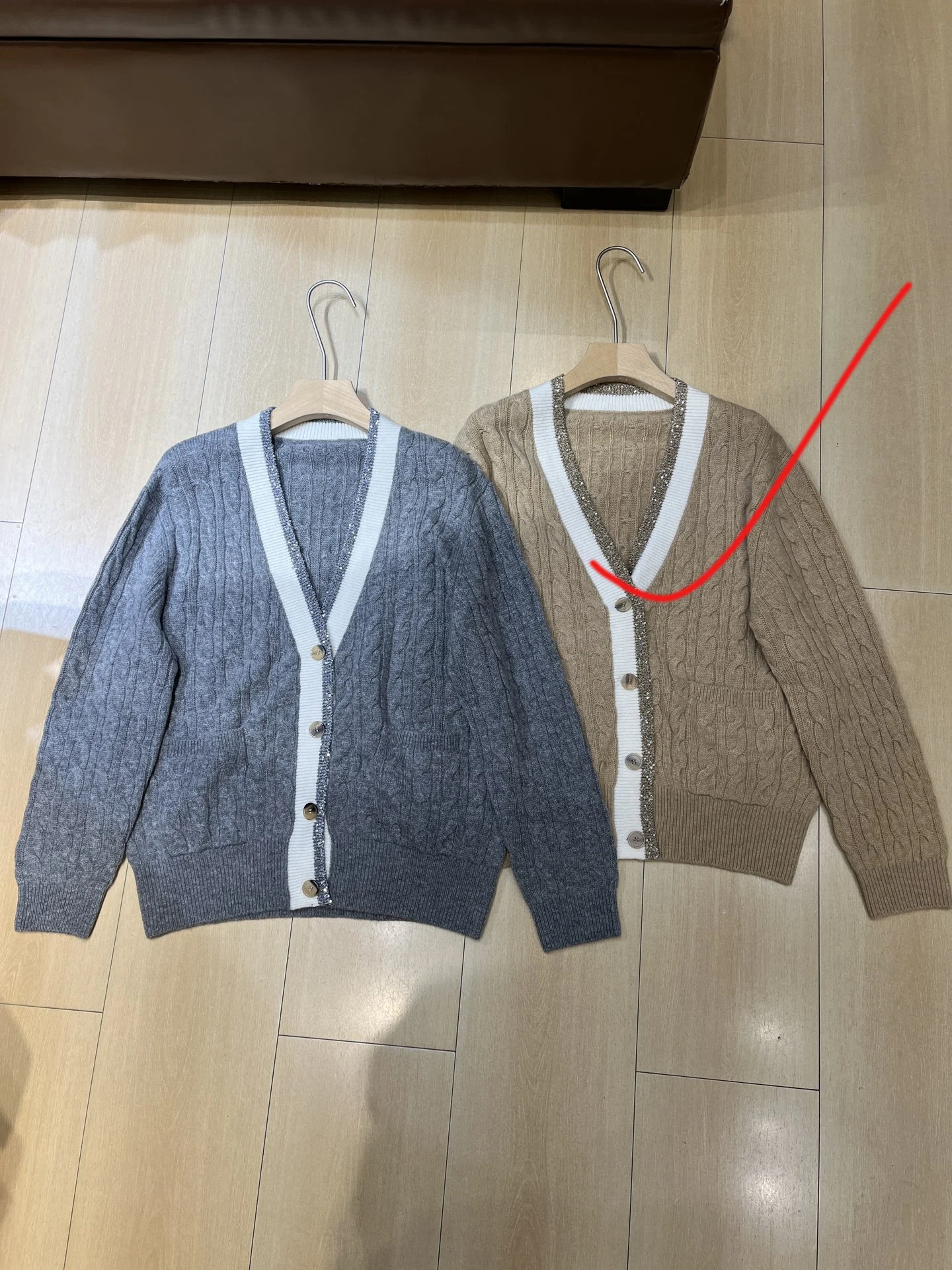 New High-Quality Stylish Casual B/C Color-Block Wool Cardigan (Fall/Winter 2026)