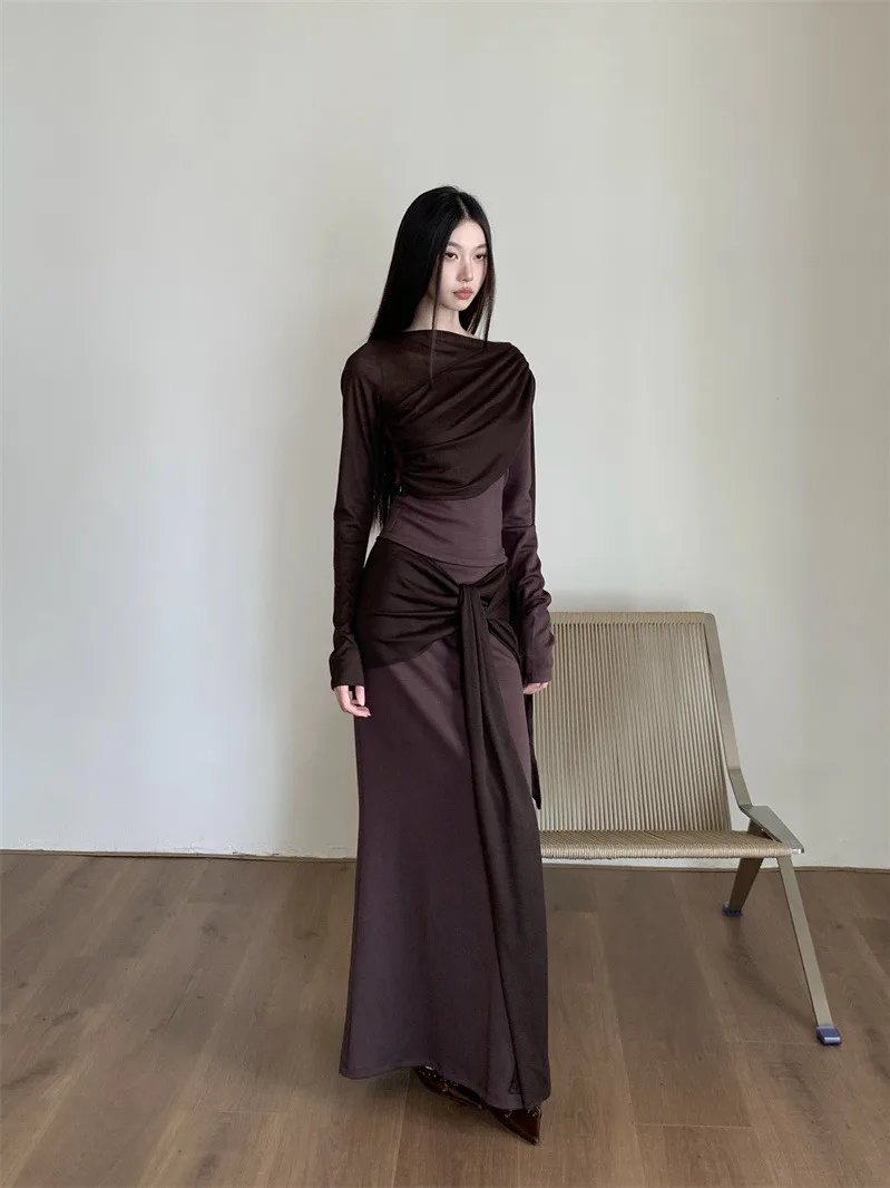 

Вязаный комплект в стиле пэчворк Ele с плиссированным топом, стройнящим фигуру, и длинной юбкой-оберткой от Honey Peach Auntie, осенняя коллекция 2025, в стиле Ханьфу