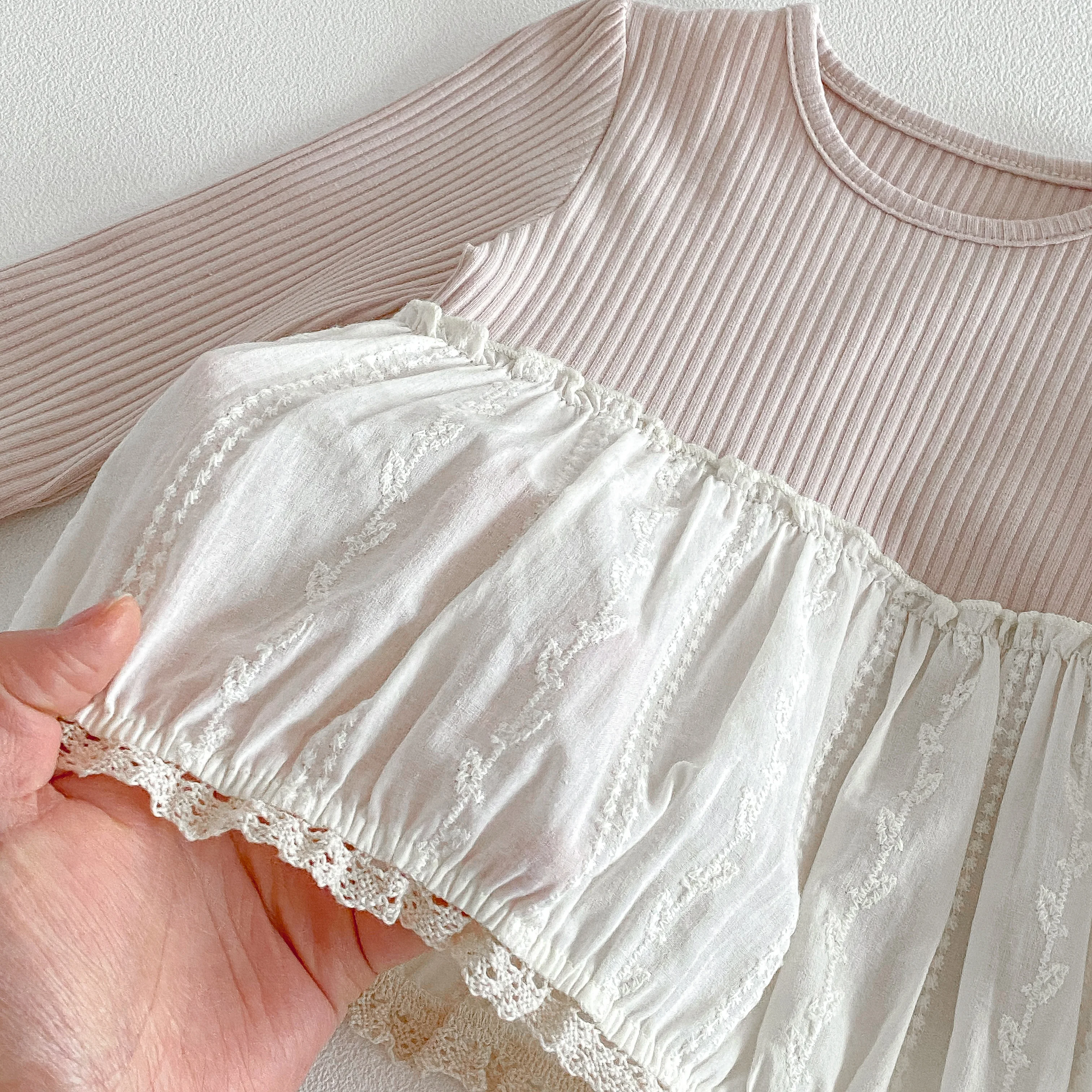 Frühlings- und Herbst-Outfit für Mädchen: Rundhals-Oberteil mit Spitzenbesatz und elastischen Leggings, zweiteiliges Set für Babymädchen – Detail 7