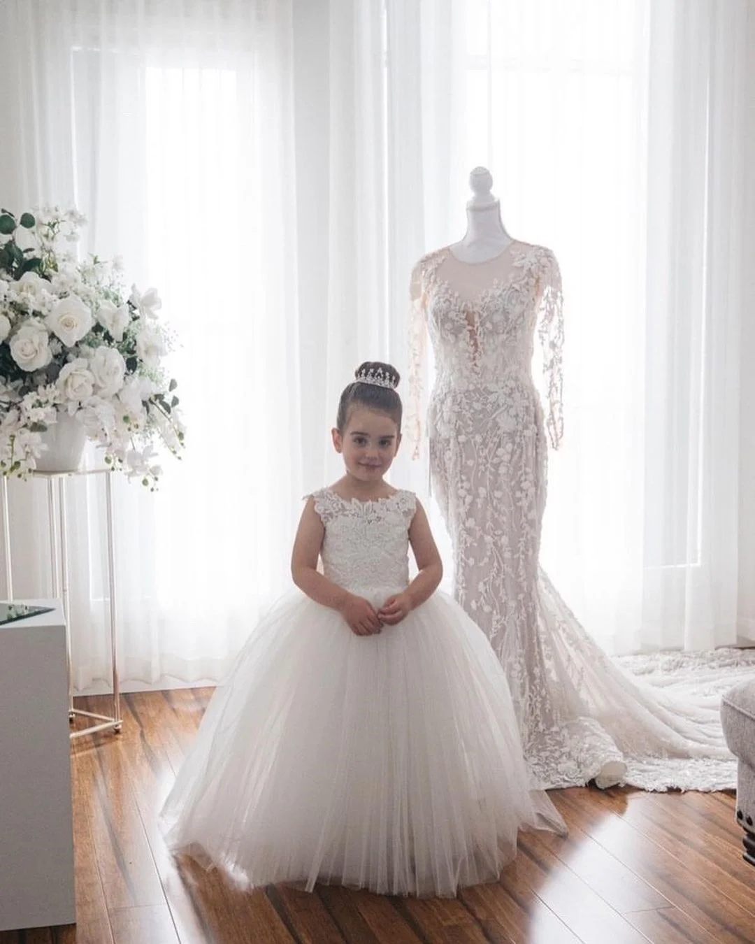 BABYONLINE Flowers Appqulies Lace Floral V-Back Long Train Backless Buttons Wedddding Party Dresses for Even Guest Kid Girl Gown