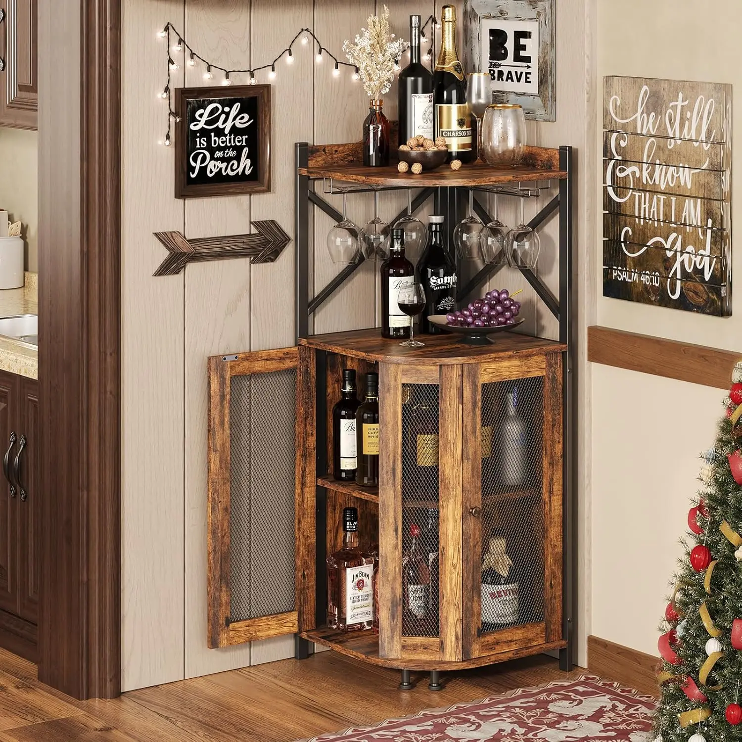 Wineero de estilo industrial con puerta de malla, gabinete de almacenamiento con estante abierto de 4 niveles