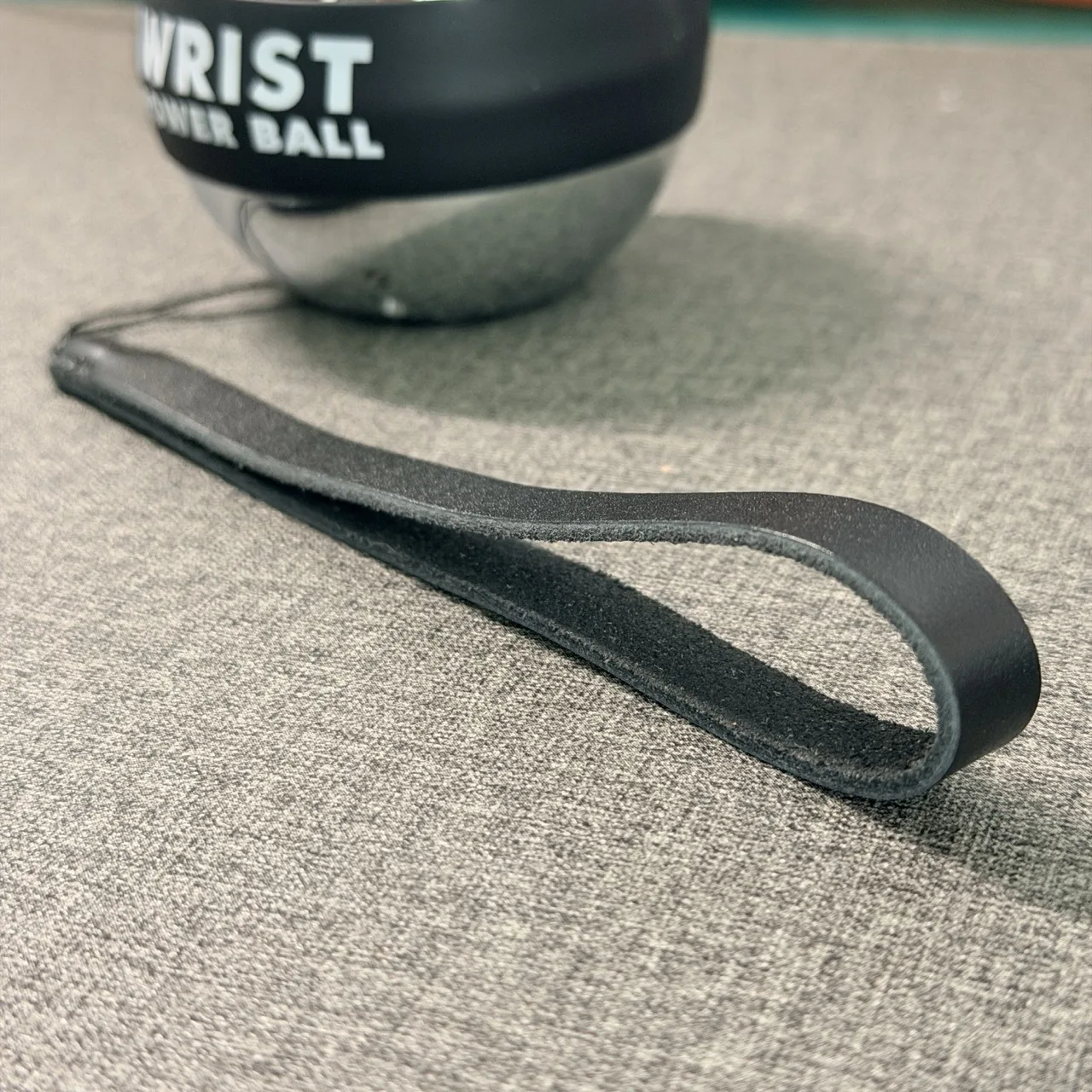 Gantungan Kunci Kulit Hitam Lo - Sports Equipment That Starts With A ulasan dan harga