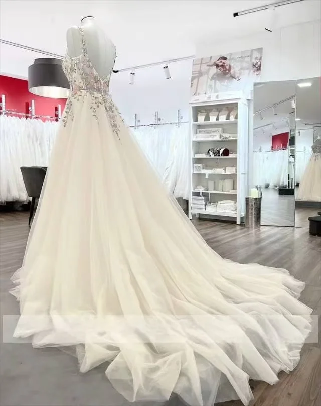Charming Spaghetti Straps Tulle Wedding Bridesmaid  Dress Sweep Trian Backless A-line Wedding Gown with Floral Lace Customzied