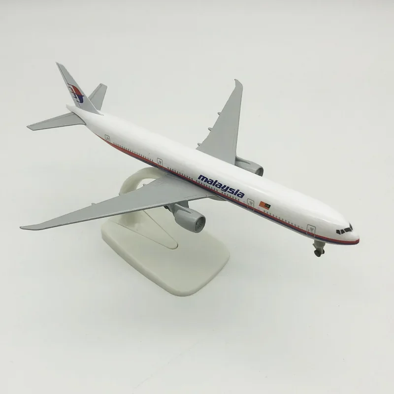 19cm Air Malaysia Airlines Boeing 777 B777 Airways Alloy Metal Airplane Model Diecast Air Plane Model &Wheels Aircraft Aeroplane