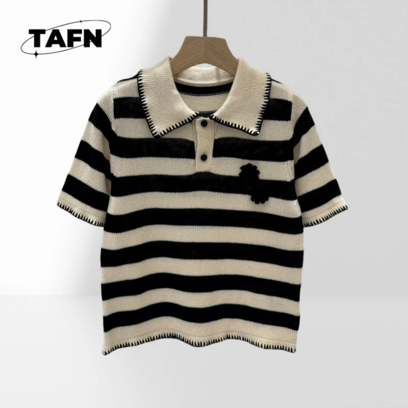 

Striped Stitching Advanced Texture Streetwear Style T-Shirt | Bold Prints for Trendy Men & Women | Urban Fashion AE912