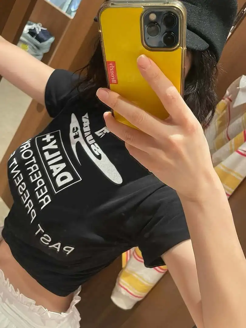 

Slim Fit Letter Print T-Shirt Women's Short Style Belly Button Exposure Pleated Flower Bud Skirt Fashionable Spring Summ...