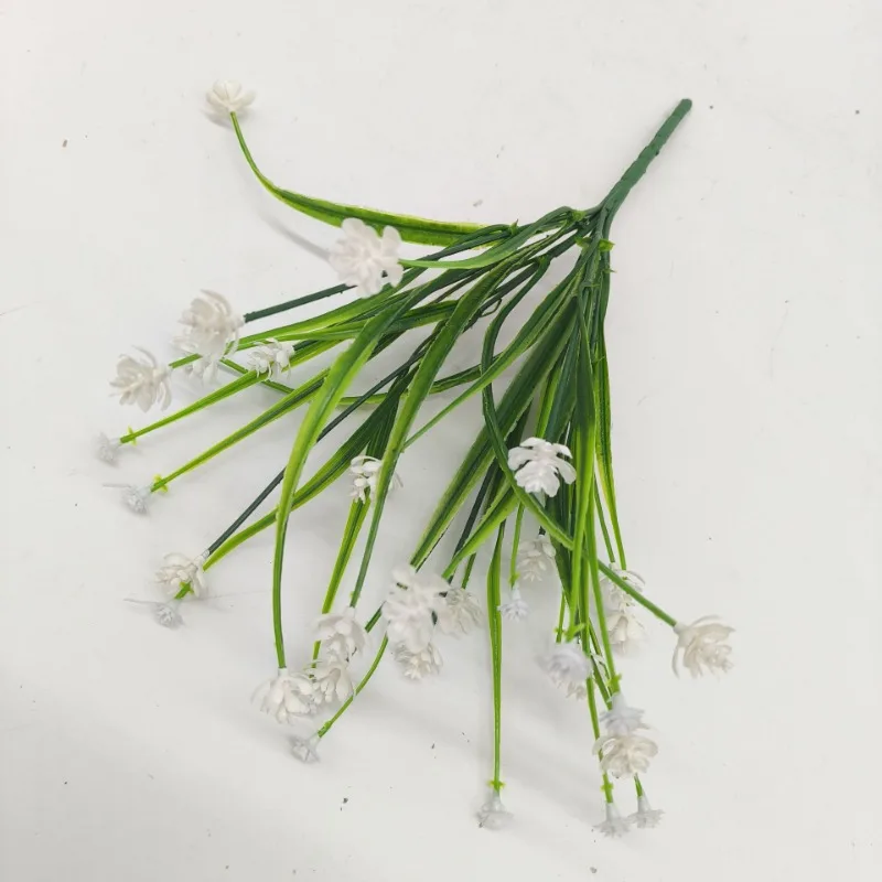 Arreglo de 12 Piezas de Hierba Artificial de Primavera y Flores de Astero, Planta Verde para Paisajismo con Camelia, Flores de Plástico para Decoración de Exteriores