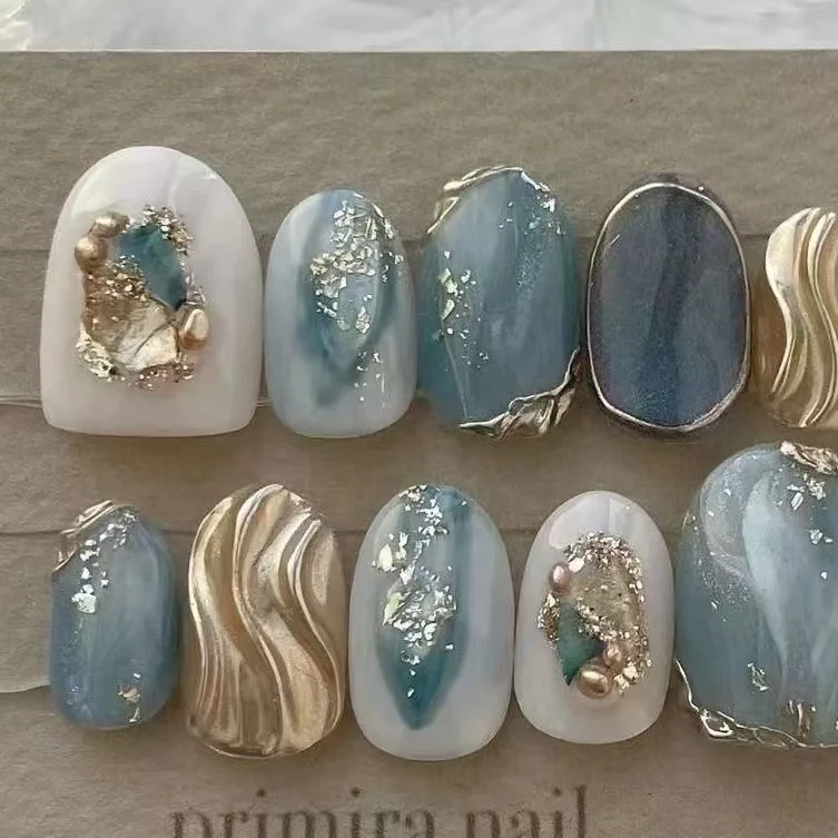 ﻿    10 stuks handgemaakte bloem druk op nagels ovale amandel reliëf goudfolie hand getrokken blauwe bloesem balle artistieke nepnagels kunst