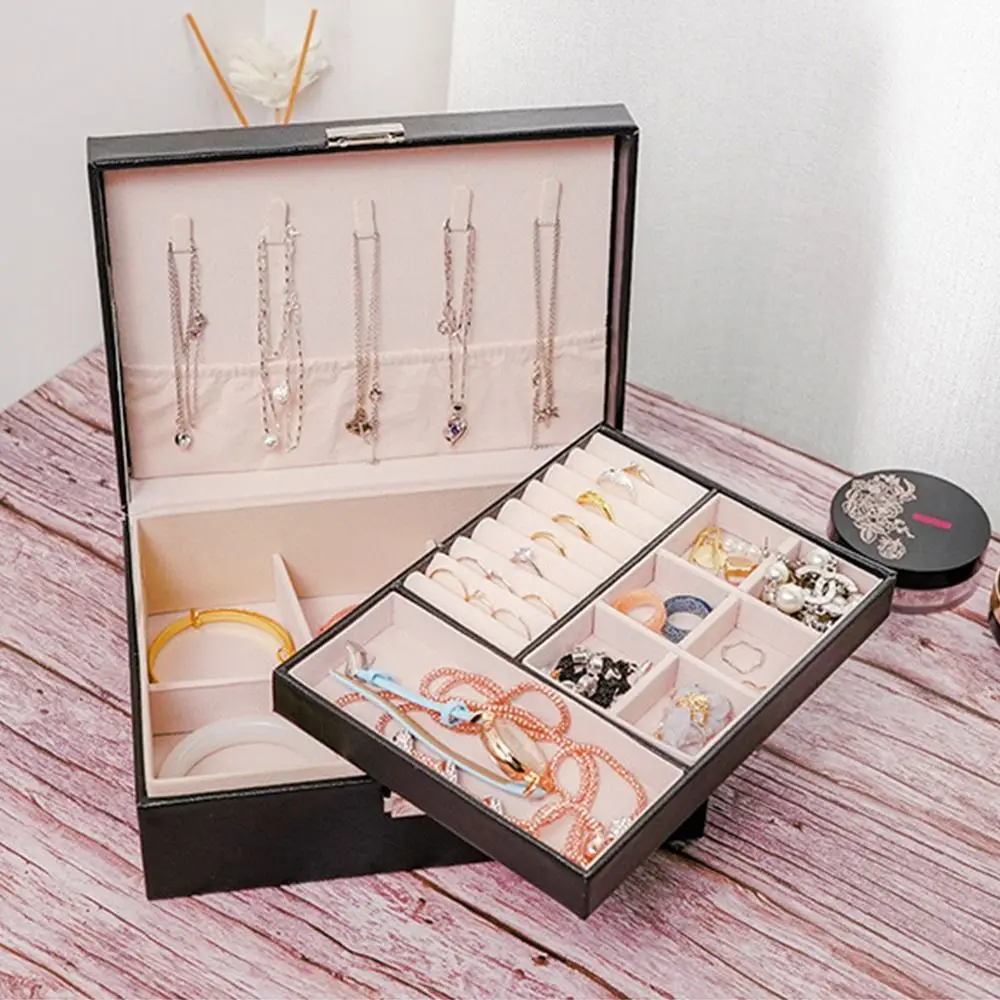 صندوق تخزين مجوهرات جديد مكون من طبقتين من جلد البولي يوريثان مع قفل منظم مجوهرات صندوق مجوهرات للسفر ​   تخزين القرط والقلادة ​