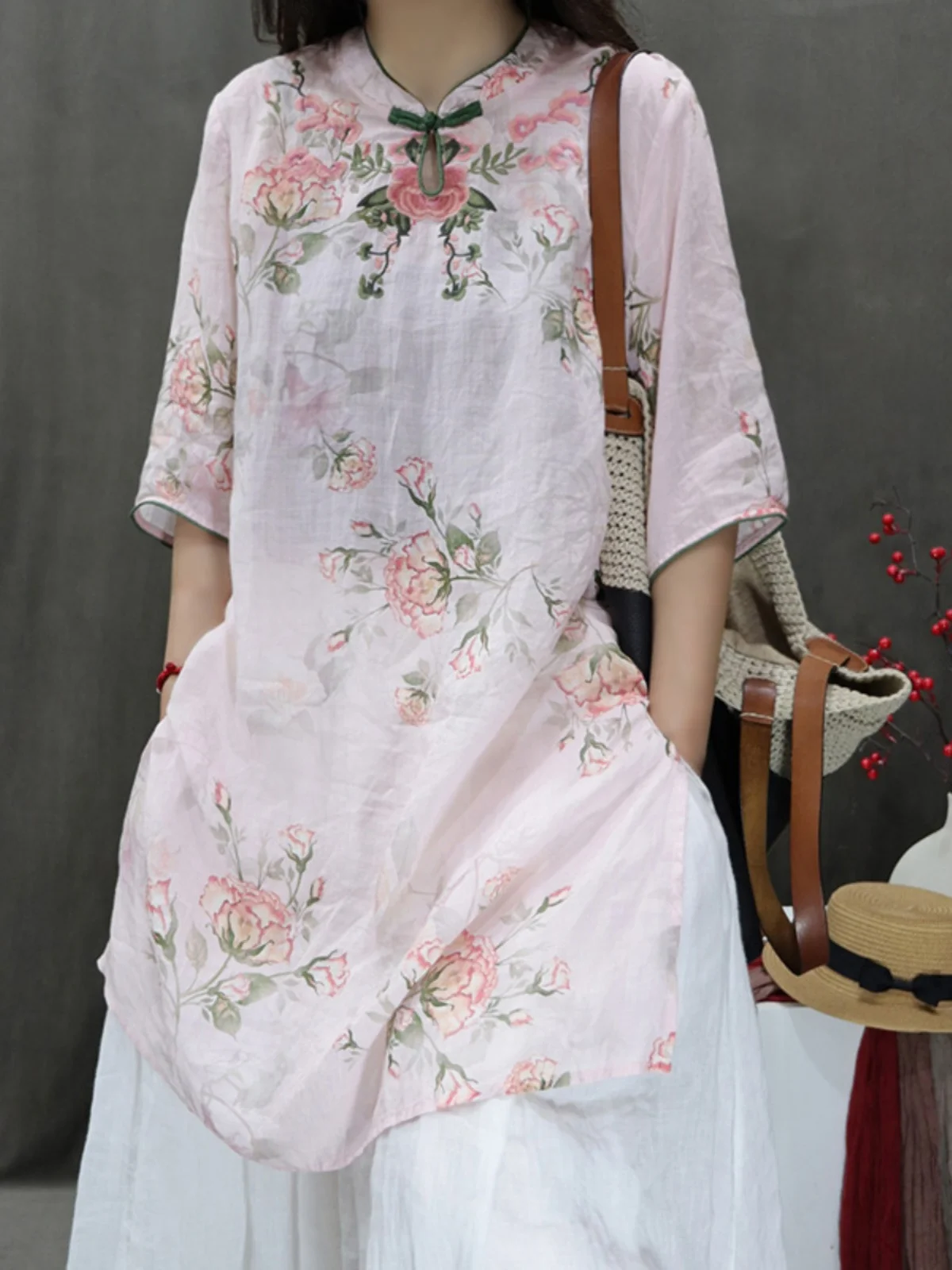 Retro cinese Sle Stampa in seta a cinque quarti Sve irt Colletto alla coreana da donna di grandi dimensioni Bottoni di media lunghezza con spacco Flor...