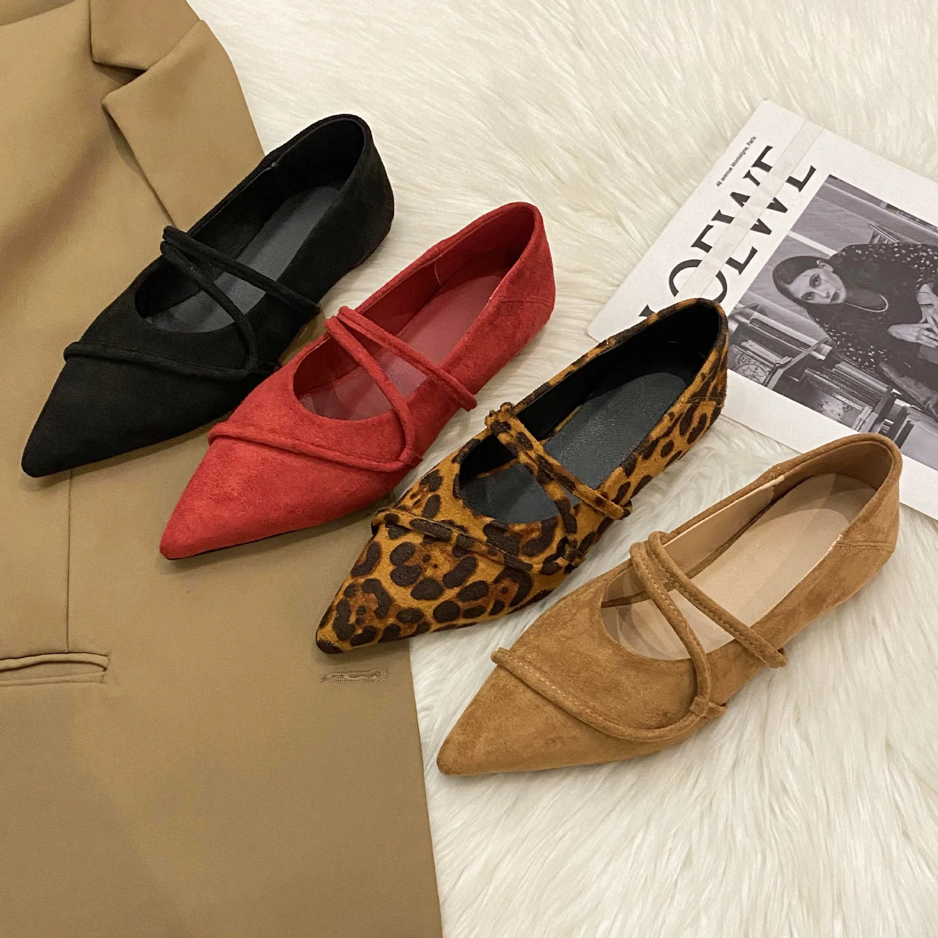 

Женские туфли с плоской подошвой в стиле ретро, с острым носком и леопардовым принтом, весна 2026, французские, на мягкой подошве, черные, для повседневной носки