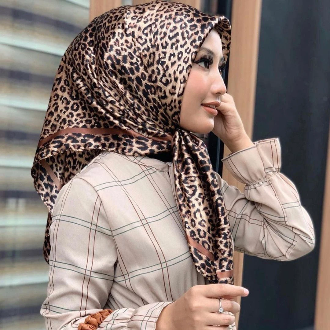 

Muslim Headscarf 90*90cm Square Hijab Silk Scarf Lady Outdoor Neck Hair Decorate Headband Echarpe Luxe Kerchief