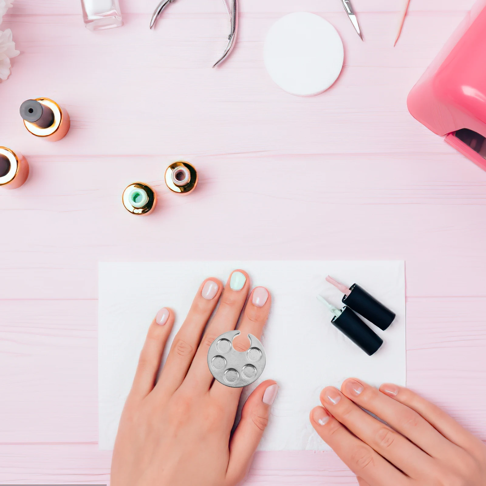 

2Pcs Nail Art Palette Ring Stylish Metal Mini Ring Tray Portable Nail Palette for Mixing Gel Polish Pigments Manicure Tool