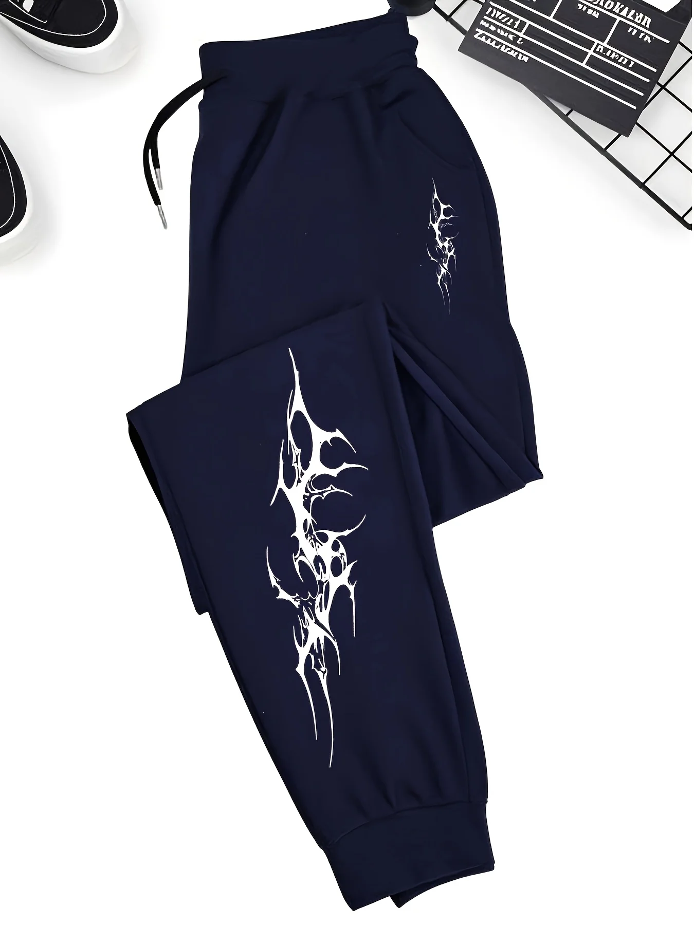 Dark‑styled spiky line graphic artwork print relaxed loose sweatpants men hip hop sports casual jogger pants modern cut