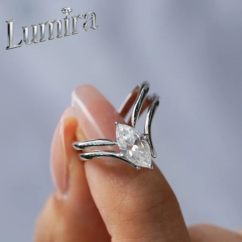 

Lumira Platinum PT950 1 Carat Mossanite Set Ring with Marquetry Marquetry Setting Stylish and Elegant Women's Ring