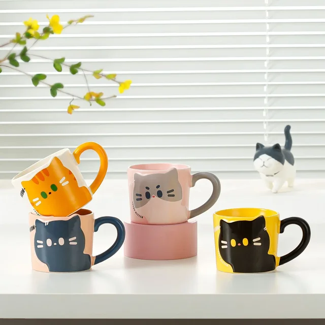 Taza de café con diseño de gato de dibujos animados japoneses