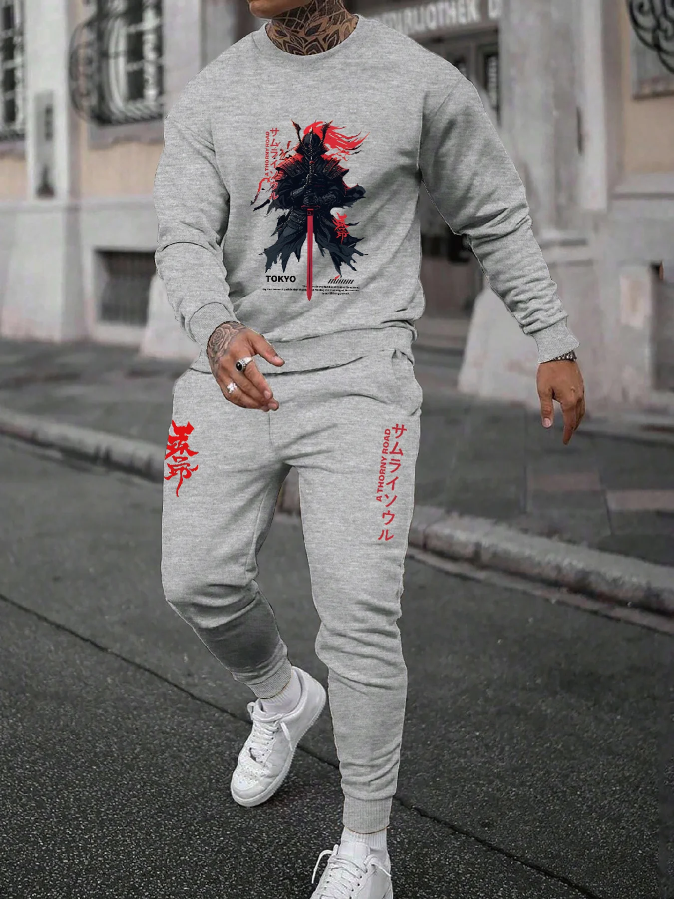 

Костюм-толстовка с круглым вырезом, черный японский самурай и принты красного меча, подходящий для уличных модных сцен