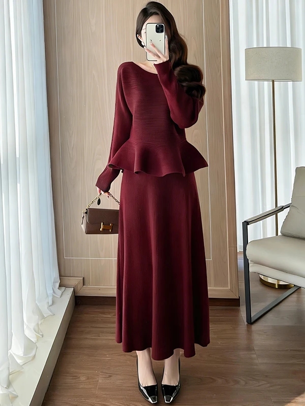 

Элитный повседневный вязаный комплект-двойка для женщин: красный свитер с длинным рукавом и юбка, модный облегающий ансамбль, весна 2026