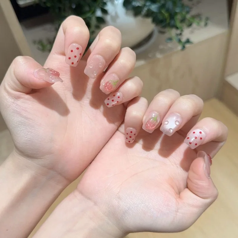 Рисунок 3 - накладные ногти ручной работы