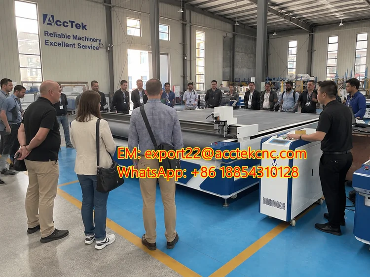 1625 Oscillating Knife CNC Cutting Machine with Conveyor Auto Feeding System for Garment Leather Upholstery and Advertising Mate