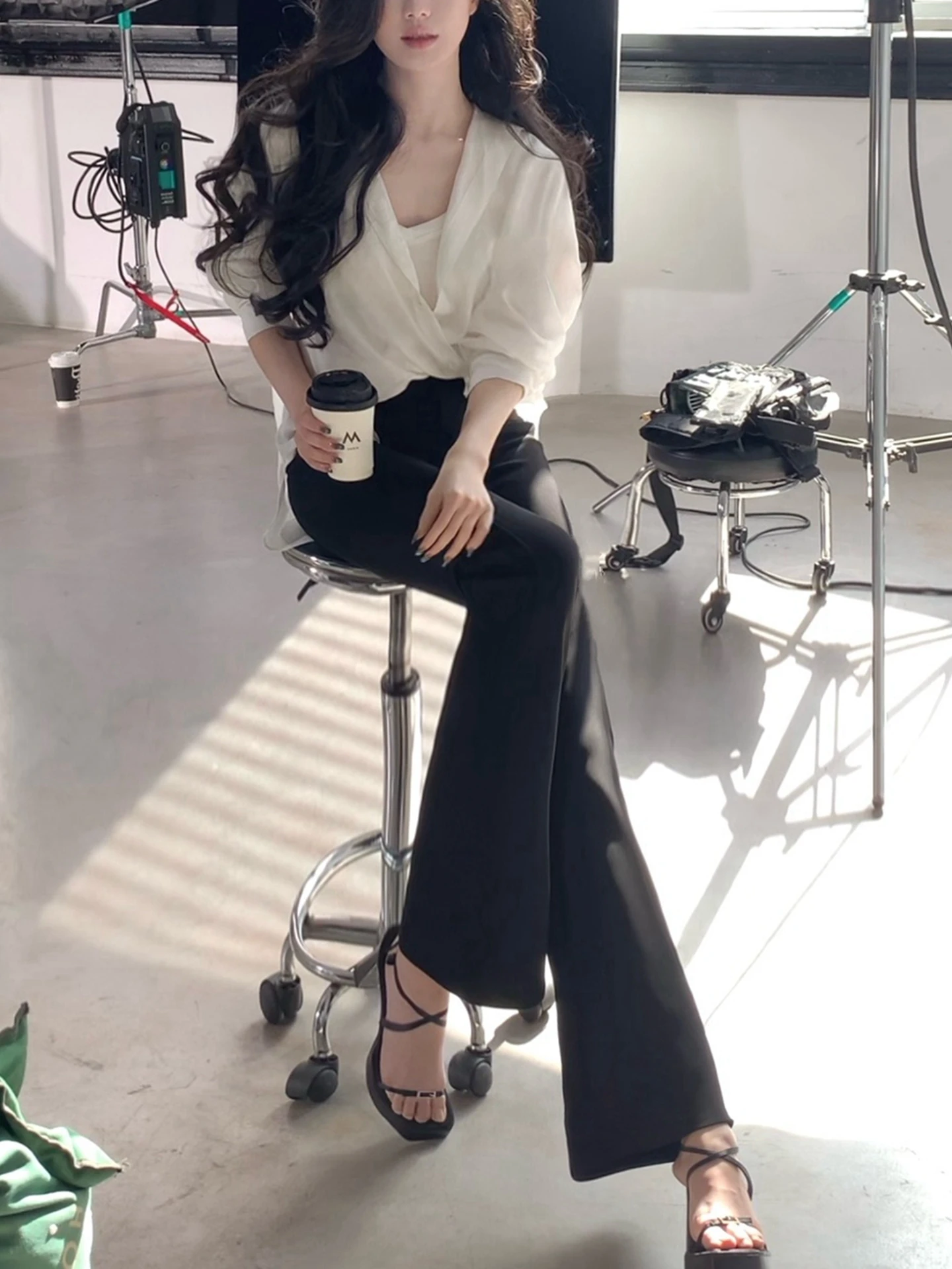 Blusa Casual de Renda para Uso Interno e Externo, Csa  de Manga Longa Branca Leve e Solta para Mulheres