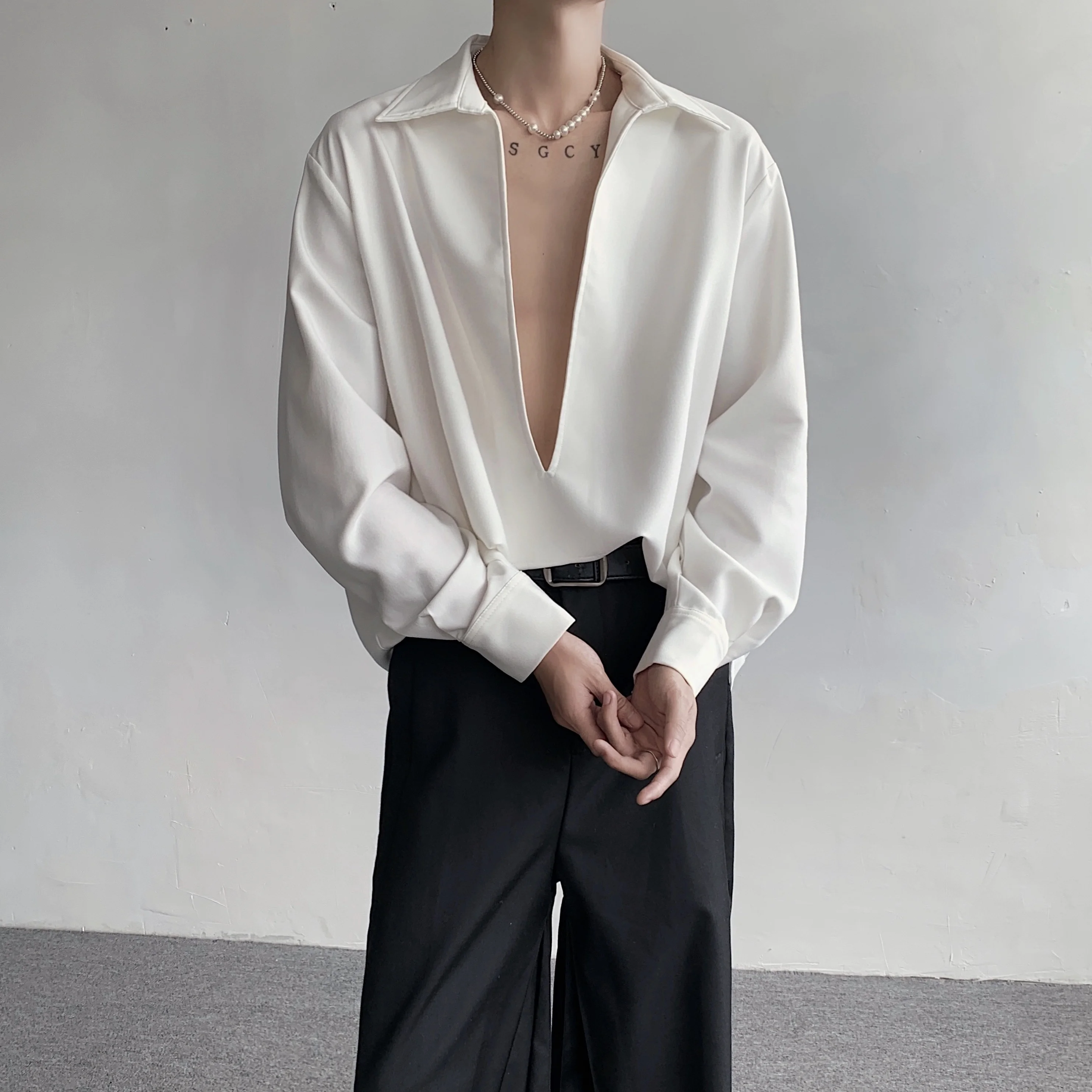 

White Long Sve Deep V-Ne irt for Men Autumn Faionable Design Sexy Abstinence Sle Men's irt Jaet Polyester Fiber