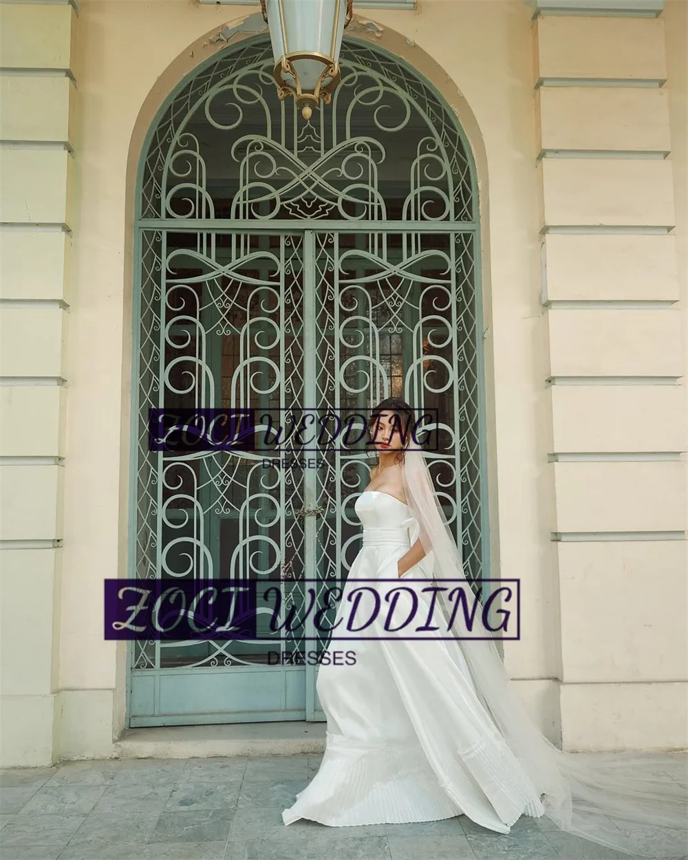 Zoci Moderne trägerlose Korea-Hochzeitskleider, Satin-Falten, mehrlagiges Fotoshooting-Kleid, maßgeschneidertes, rückenfreies Brautpartykleid mit großer Schleife