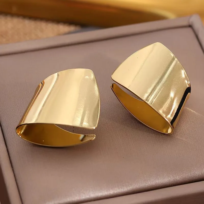 جديد بسيط نمط معدني لامع هندسية أقراط للنساء المألوف شخصية الإكسسوار اليومي مجوهرات الحفلات هدايا عيد الميلاد