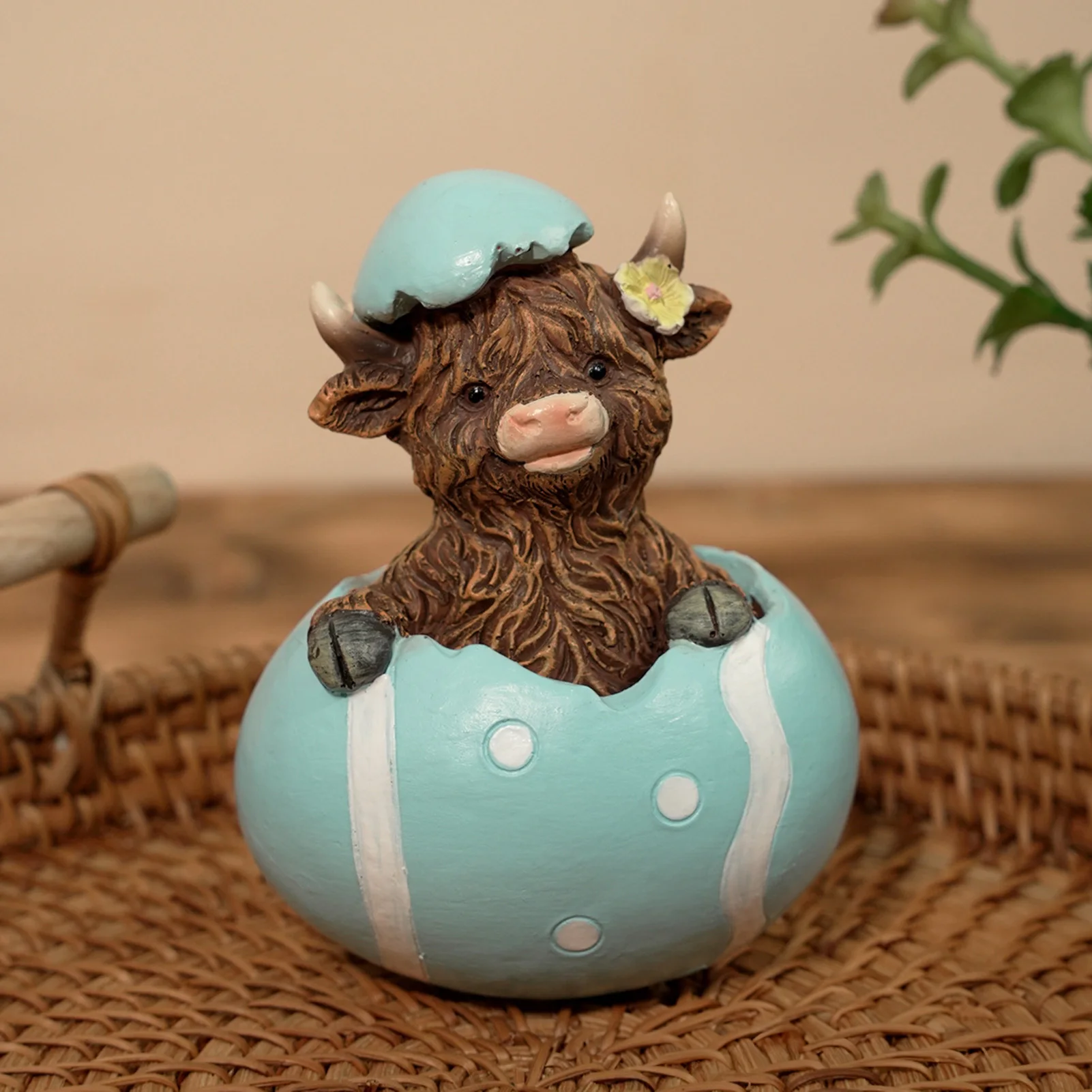 

Resin High-land Cow Figurine Easter Decoration Spring Home Ornament With Egg-shell Design