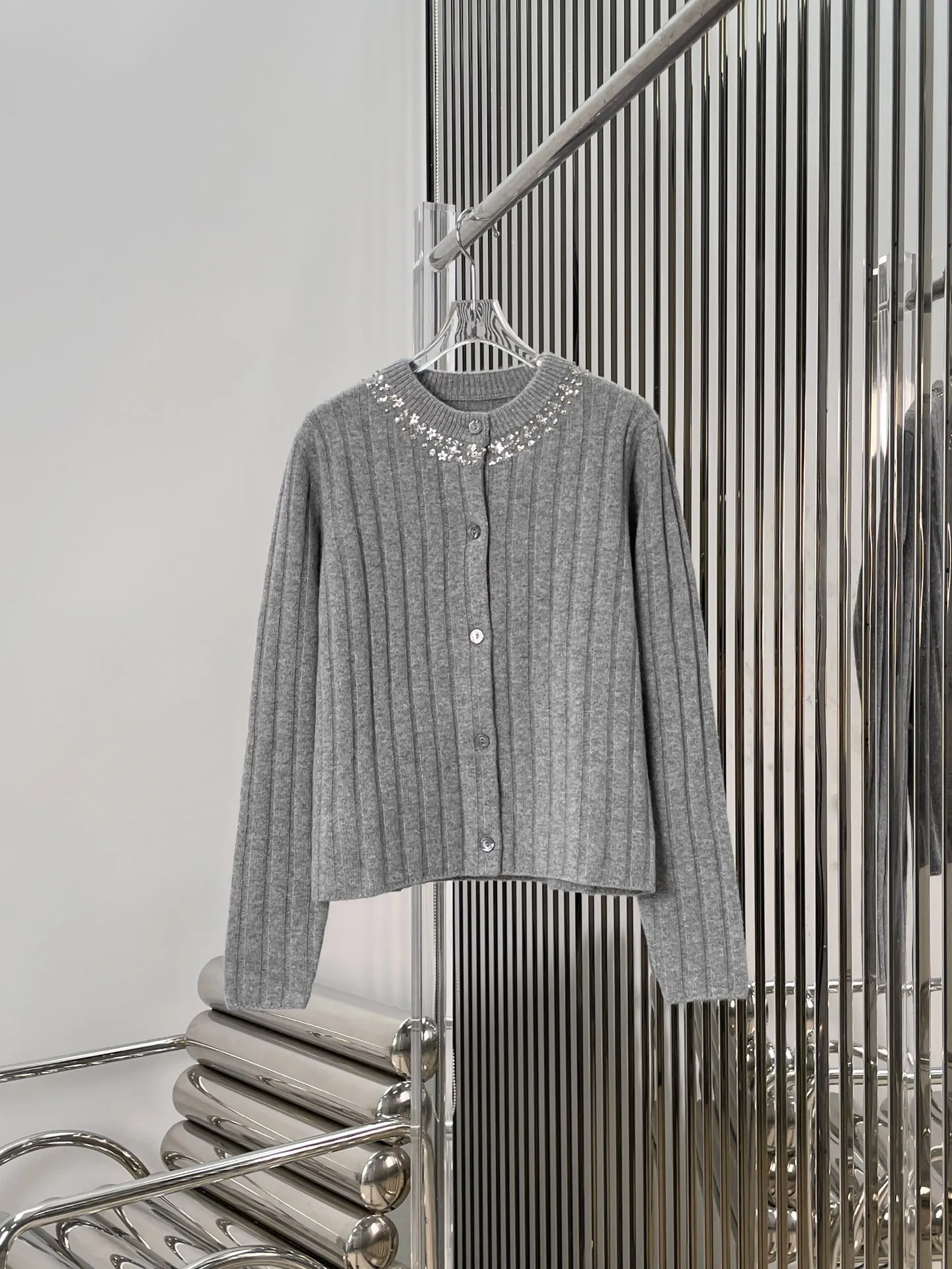 

Ele ey Long Sve round Ne Knitted Cardigan Single Button Diamond Studded Slimming Top for Women Spring Season