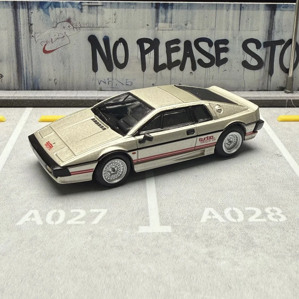 MGT 1/64 Lotus Esprit Turbo Alloy Diecast Model Car Collection Toy Station Vehicle Presente para Adultos (Sem embalagem)