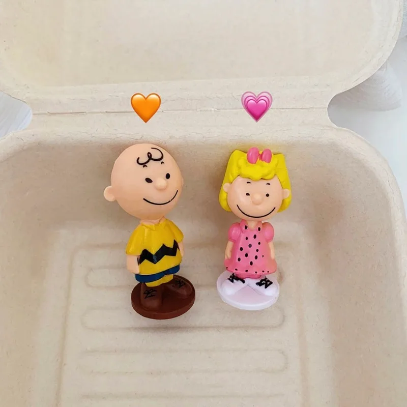 Ins estilo lindo Snoopy dibujos animados kawaii adornos conjunto completo 12 Uds muñeca de dibujos animados figura de escritorio decoración regalo de cumpleaños al por mayor