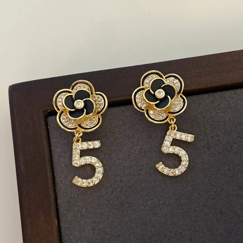 French Retro Micro Inlaid Digital High-end Light Luxury Black Camellia Earrings for Women Jewelry.