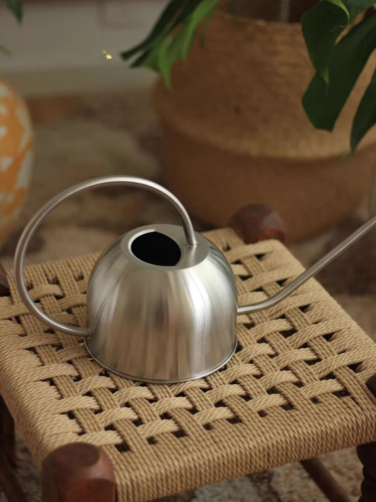 Horticultural stainless steel antique style, quiet wind watering kettle, long mouthed household indoor watering and sprinkling