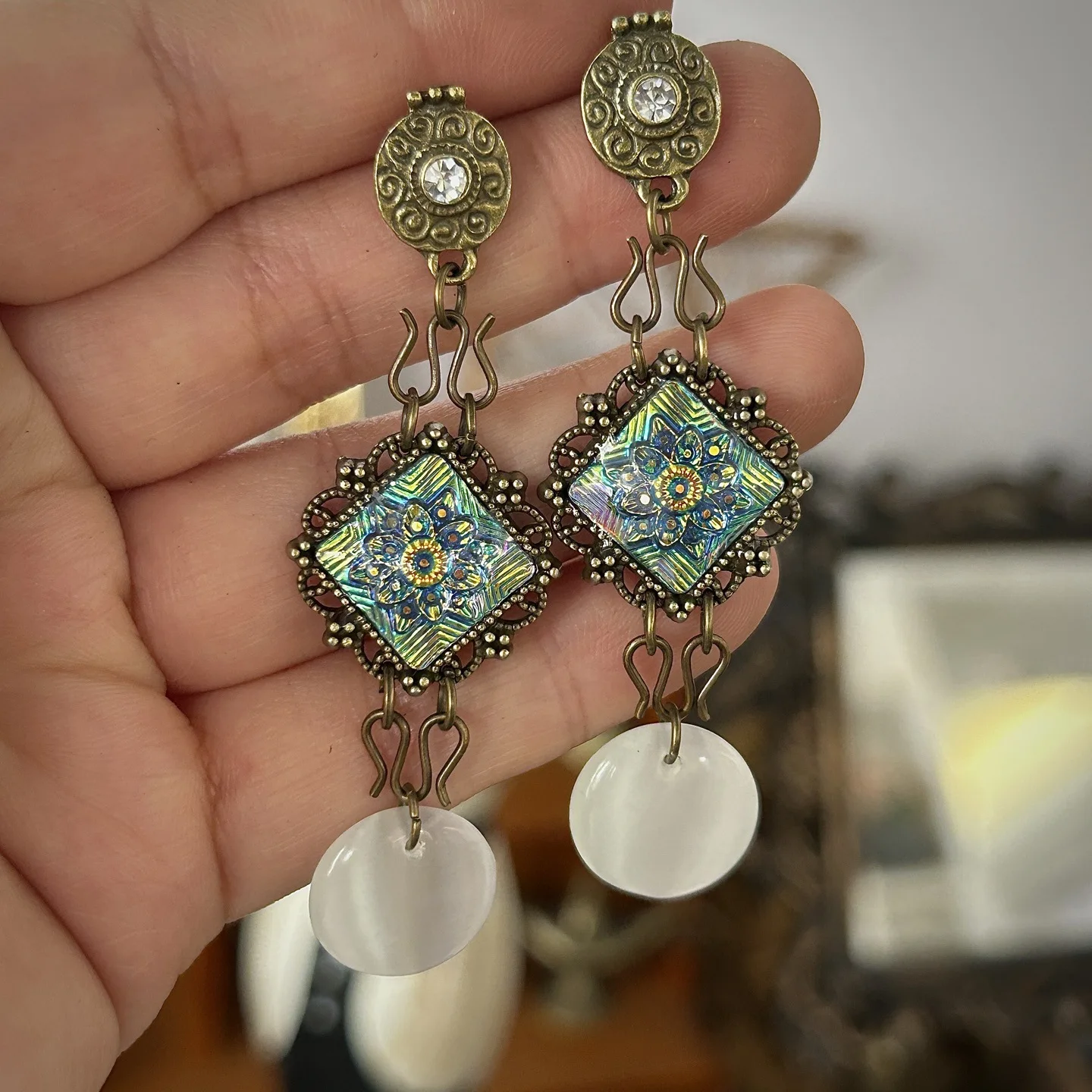 Vintage Court Style Blue Iridescent Embossed Jewelry Set Antique Bronze Distressed Bracelet Earrings Women Accessories 0046