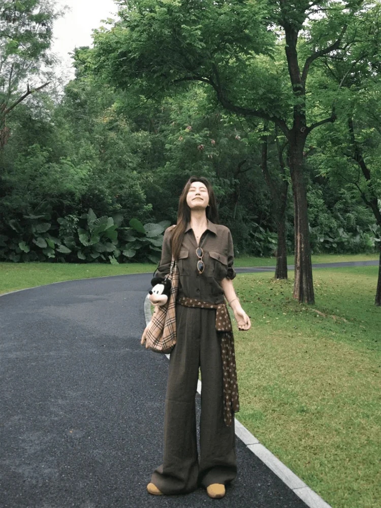 Ele casual carga design calças de uma peça feminina solta calças compridas cintura alta emagrecimento verão 2025 cor café parkyeon