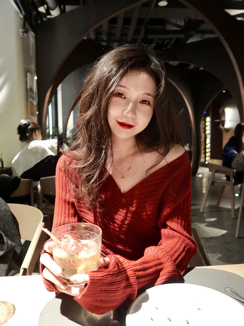 

Red Knitted Christmas Cross V-Neck Slim Fit Sweater Street Style Fashion Women's Long Sleeve Crew Neck Pullover Autumn Winter