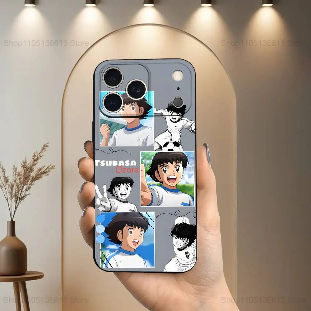 アニメ「キャプテン翼」スマホケース iPhone 17、16、15、14、13、12、11 Plus、Pro Max、XS、X、XR、SE、Mini、8、7対応 ソフトシリコン製 ブラックカバー