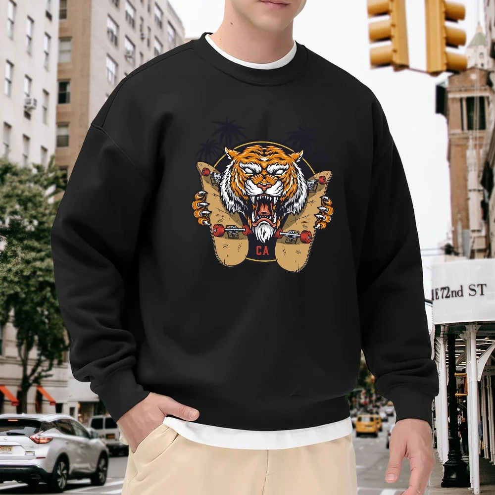 

Men's Black Crewneck Sweatshirt with Tiger Skateboard Print, Loose Pullover, Street Fashion Casual Top, Versatile and Stylish for Everyday Wear and Sports